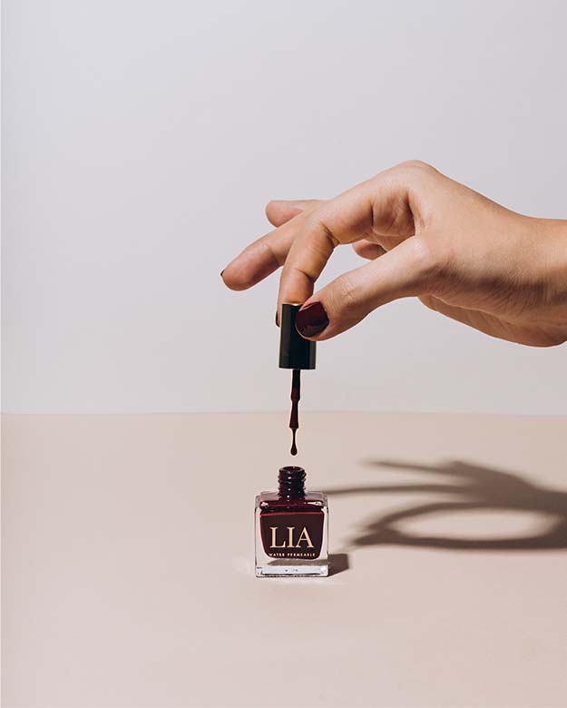 LIA Halal nail polish "Blueberry"